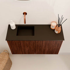 JOYA 70cm toiletmeubel kleur Ruby. Wastafel FAYE positie Links Zonder kraangat kleur Urban.