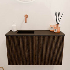 JOYA 70cm toiletmeubel kleur Walnut. Wastafel FAYE positie Links Zonder kraangat kleur Urban.