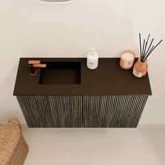 JOYA 70cm toiletmeubel kleur Shadow. Wastafel FAYE positie Links 1 kraangat kleur Urban.