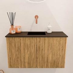 JOYA 70cm toiletmeubel kleur Oak. Wastafel FAYE positie Midden Zonder kraangat kleur Urban.