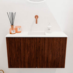 JOYA 70cm toiletmeubel kleur Ruby. Wastafel FAYE positie Midden Zonder kraangat kleur Talc.