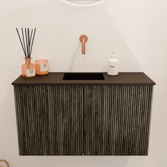 JOYA 70cm toiletmeubel kleur Shadow. Wastafel FAYE positie Midden Zonder kraangat kleur Urban.