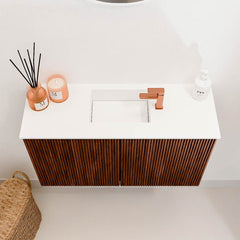 JOYA 70cm toiletmeubel kleur Ruby. Wastafel FAYE positie Midden 1 kraangat kleur Talc.