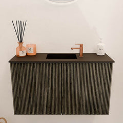 JOYA 70cm toiletmeubel kleur Shadow. Wastafel FAYE positie Midden 1 kraangat kleur Urban.