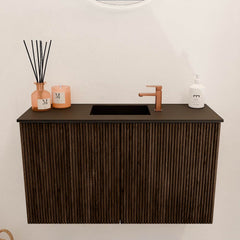 JOYA 70cm toiletmeubel kleur Walnut. Wastafel FAYE positie Midden 1 kraangat kleur Urban.