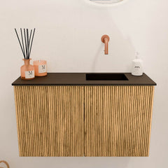 JOYA 70cm toiletmeubel kleur Oak. Wastafel FAYE positie Rechts Zonder kraangat kleur Urban.