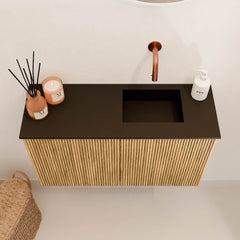 JOYA 70cm toiletmeubel kleur Oak. Wastafel FAYE positie Rechts Zonder kraangat kleur Urban.