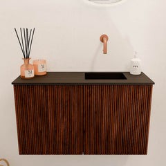 JOYA 70cm toiletmeubel kleur Ruby. Wastafel FAYE positie Rechts Zonder kraangat kleur Urban.