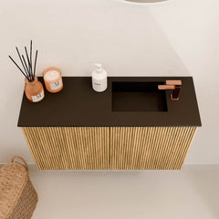 JOYA 70cm toiletmeubel kleur Oak. Wastafel FAYE positie Rechts 1 kraangat kleur Urban.