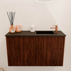 JOYA 70cm toiletmeubel kleur Ruby. Wastafel FAYE positie Rechts 1 kraangat kleur Urban.