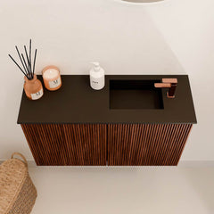 JOYA 70cm toiletmeubel kleur Ruby. Wastafel FAYE positie Rechts 1 kraangat kleur Urban.