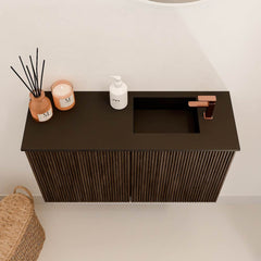 JOYA 70cm toiletmeubel kleur Walnut. Wastafel FAYE positie Rechts 1 kraangat kleur Urban.