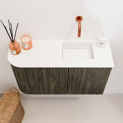 JOYA 71,6cm toiletmeubel ronding links kleur Shadow. Wastafel FAYE positie Rechts Zonder kraangat kleur Talc.