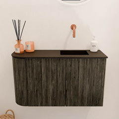 JOYA 71,6cm toiletmeubel ronding links kleur Shadow. Wastafel FAYE positie Rechts Zonder kraangat kleur Urban.