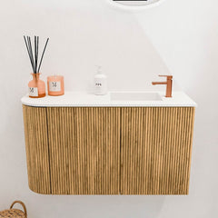 JOYA 71,6cm toiletmeubel ronding links kleur Oak. Wastafel FAYE positie Rechts 1 kraangat kleur Talc.