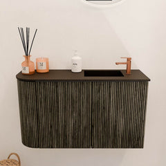 JOYA 71,6cm toiletmeubel ronding links kleur Shadow. Wastafel FAYE positie Rechts 1 kraangat kleur Urban.