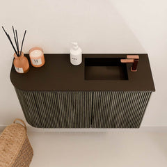 JOYA 71,6cm toiletmeubel ronding links kleur Shadow. Wastafel FAYE positie Rechts 1 kraangat kleur Urban.