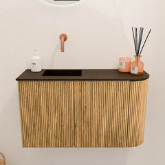 JOYA 71,6cm toiletmeubel ronding rechts kleur Oak. Wastafel FAYE positie Links Zonder kraangat kleur Urban.