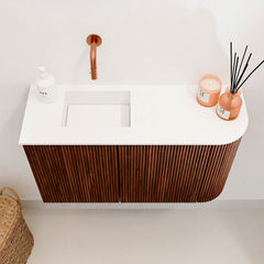 JOYA 71,6cm toiletmeubel ronding rechts kleur Ruby. Wastafel FAYE positie Links Zonder kraangat kleur Talc.