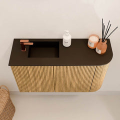 JOYA 71,6cm toiletmeubel ronding rechts kleur Oak. Wastafel FAYE positie Links 1 kraangat kleur Urban.