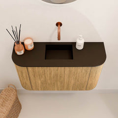 JOYA 73,2cm toiletmeubel ronding links + rechts kleur Oak. Wastafel FAYE positie Midden Zonder kraangat kleur Urban.