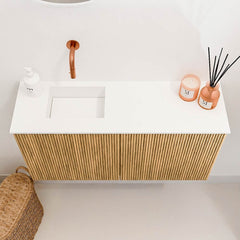 JOYA 80cm toiletmeubel kleur Oak. Wastafel FAYE positie Links Zonder kraangat kleur Talc.