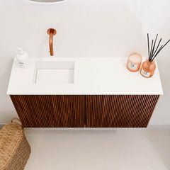 JOYA 80cm toiletmeubel kleur Walnut. Wastafel FAYE positie Rechts Zonder kraangat kleur Urban.