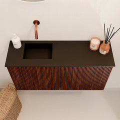 JOYA 80cm toiletmeubel kleur Ruby. Wastafel FAYE positie Links Zonder kraangat kleur Urban.