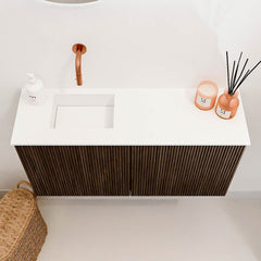 JOYA 80cm toiletmeubel kleur Walnut. Wastafel FAYE positie Links Zonder kraangat kleur Talc.