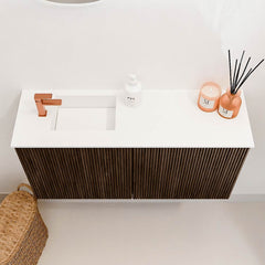 JOYA 80cm toiletmeubel kleur Walnut. Wastafel FAYE positie Links 1 kraangat kleur Talc.