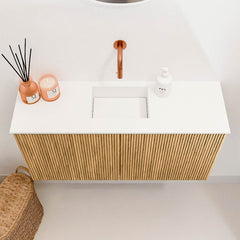 JOYA 80cm toiletmeubel kleur Oak. Wastafel FAYE positie Midden Zonder kraangat kleur Talc.