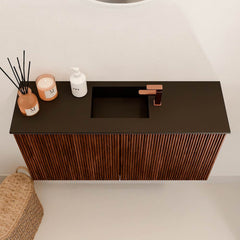 JOYA 80cm toiletmeubel kleur Ruby. Wastafel FAYE positie Midden 1 kraangat kleur Urban.