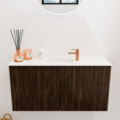 JOYA 80cm toiletmeubel kleur Walnut. Wastafel FAYE positie Midden 1 kraangat kleur Talc.