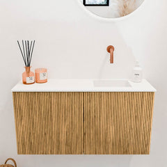 JOYA 80cm toiletmeubel kleur Oak. Wastafel FAYE positie Rechts Zonder kraangat kleur Talc.