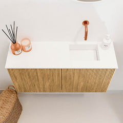 JOYA 80cm toiletmeubel kleur Oak. Wastafel FAYE positie Rechts Zonder kraangat kleur Talc.