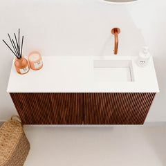 JOYA 80cm toiletmeubel kleur Ruby. Wastafel FAYE positie Rechts Zonder kraangat kleur Talc.