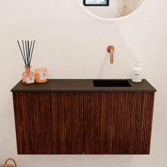 JOYA 80cm toiletmeubel kleur Ruby. Wastafel FAYE positie Rechts Zonder kraangat kleur Urban.