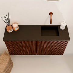 JOYA 80cm toiletmeubel kleur Ruby. Wastafel FAYE positie Rechts Zonder kraangat kleur Urban.