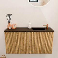 JOYA 80cm toiletmeubel kleur Oak. Wastafel FAYE positie Rechts 1 kraangat kleur Urban.