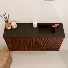 JOYA 80cm toiletmeubel kleur Ruby. Wastafel FAYE positie Rechts 1 kraangat kleur Urban.