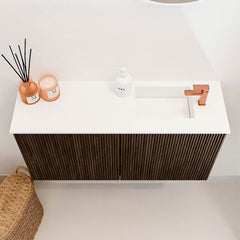 JOYA 80cm toiletmeubel kleur Walnut. Wastafel FAYE positie Rechts 1 kraangat kleur Talc.