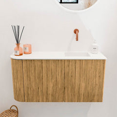 JOYA 81,6cm toiletmeubel ronding links kleur Oak. Wastafel FAYE positie Rechts Zonder kraangat kleur Talc.