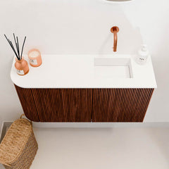 JOYA 81,6cm toiletmeubel ronding links kleur Ruby. Wastafel FAYE positie Rechts Zonder kraangat kleur Talc.