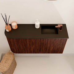 JOYA 81,6cm toiletmeubel ronding links kleur Ruby. Wastafel FAYE positie Rechts 1 kraangat kleur Urban.