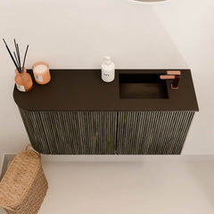 JOYA 81,6cm toiletmeubel ronding links kleur Shadow. Wastafel FAYE positie Rechts 1 kraangat kleur Urban.