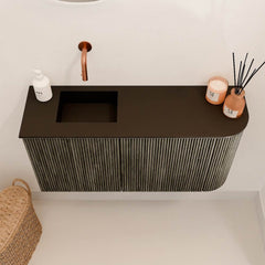 JOYA 81,6cm toiletmeubel ronding rechts kleur Shadow. Wastafel FAYE positie Links Zonder kraangat kleur Urban.