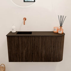 JOYA 81,6cm toiletmeubel ronding rechts kleur Walnut. Wastafel FAYE positie Links Zonder kraangat kleur Urban.