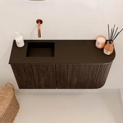 JOYA 81,6cm toiletmeubel ronding rechts kleur Walnut. Wastafel FAYE positie Links Zonder kraangat kleur Urban.