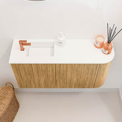 JOYA 81,6cm toiletmeubel ronding rechts kleur Oak. Wastafel FAYE positie Links 1 kraangat kleur Talc.