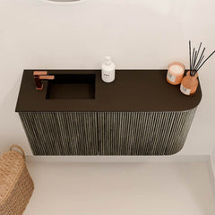 JOYA 81,6cm toiletmeubel ronding rechts kleur Shadow. Wastafel FAYE positie Links 1 kraangat kleur Urban.